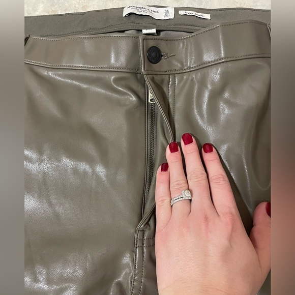 Abercrombie & Fitch 90s Relaxed High Rise Curve Love Cargo Pants Size 36/22L - Picture 7 of 10